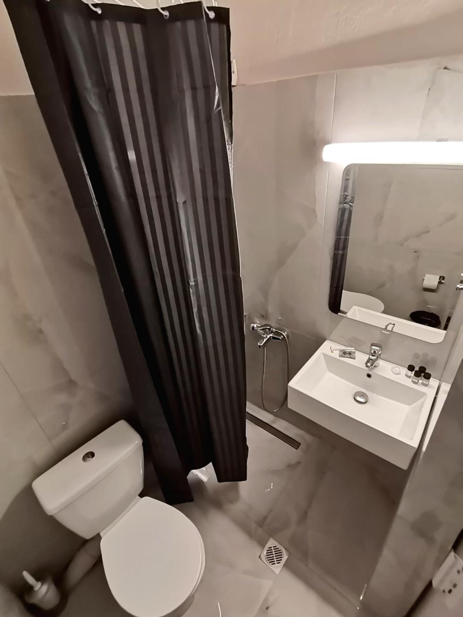 Lia Adults Only -fully Renovated *